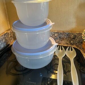 Tupperware Mixing/Stackable Bowls with Utensils